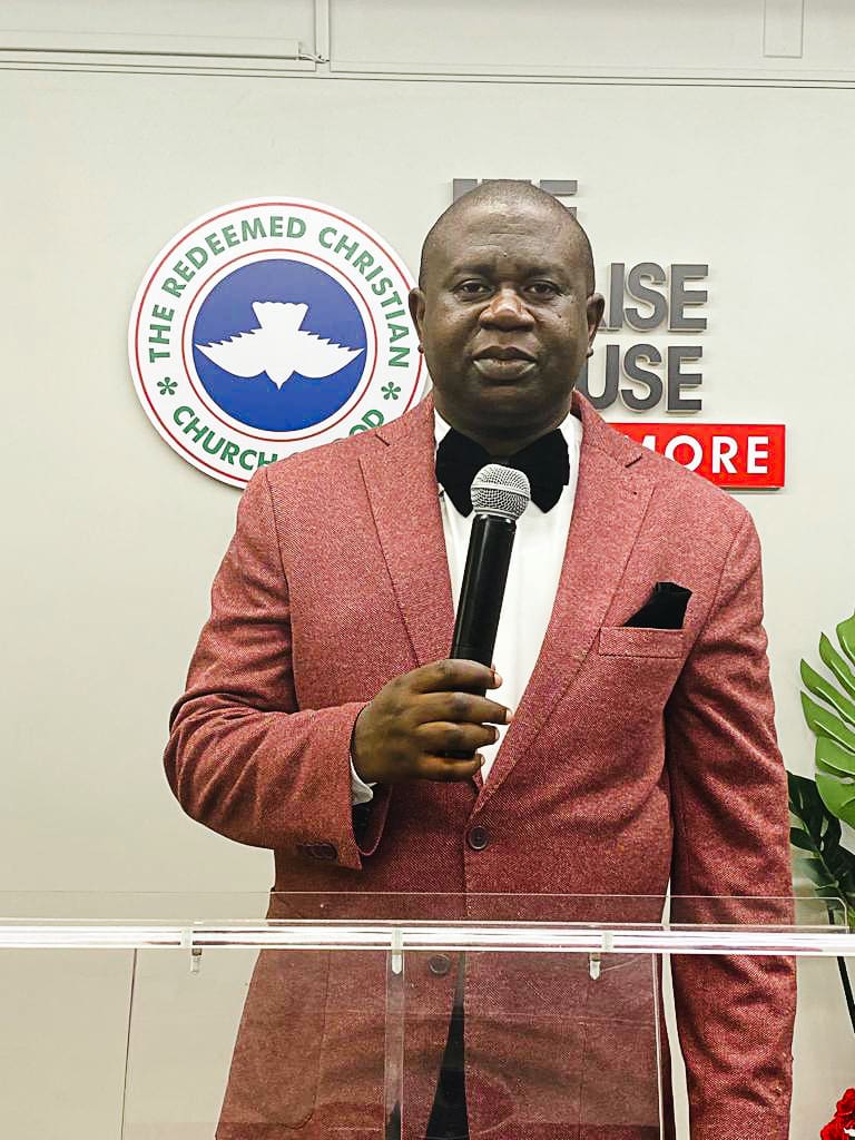 Gallery Diipo Omopariola: Senior Pastor